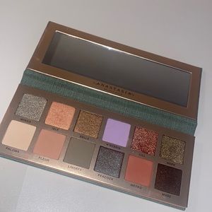 Barely touched ABH Pallete 😍